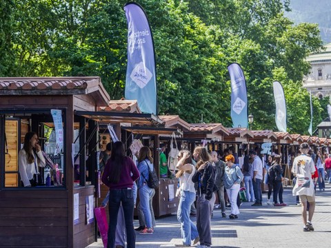Elhuyar Zientzia Azokan izena emateko epea zabalik!